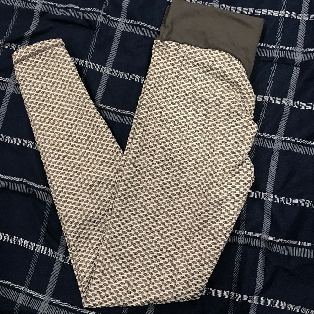 Leggings push-up Amazon Size: M Color: gray - Picture 3 of 5